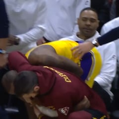 LeBron le hundió con este matazo en la cara y reacciona así: atentos porque no es normal