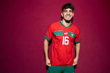 El jugador nacido en Bani Melal, pero con pasaprte español tras crecer en la Comunidad Valenciana, inicialmente rechazó ir con Marruecos y esperar una llamada con la Selección española. Sin embargo, su pérdida de protagonismo en su etapa en el Barcelona le hizo replantearse la decisión. Al final ya ha sido convocado por la selección marroquí. 