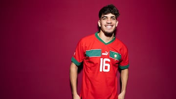 El jugador nacido en Bani Melal, pero con pasaprte español tras crecer en la Comunidad Valenciana, inicialmente rechazó ir con Marruecos y esperar una llamada con la Selección española. Sin embargo, su pérdida de protagonismo en su etapa en el Barcelona le hizo replantearse la decisión. Al final ya ha sido convocado por la selección marroquí. 