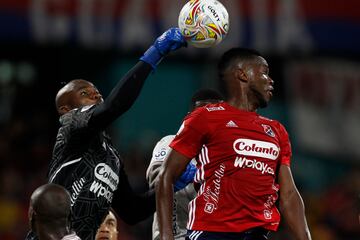 Con doblete de Cambindo, DIM se impuso ante América en el Atanasio Girardot y cortó una racha del equipo Escarlata