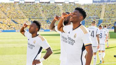 Vinicius, Rüdiger y Tchouameni celebran el gol del francés que dio al Madrid la victoria contra Las Palmas.