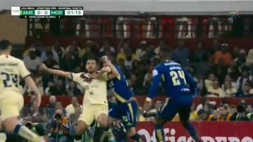 La polémica del posible penal del 'Shaggy' sobre Henry Martín