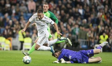 Jugada del penalti de Juan Soriano a Eden Hazard.