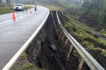 Un sismo de magnitud 7.6 en la escala de Richter se sintió a las 11:21 horas de este domingo. El epicentro fue a 67 kilómetros al noroeste de Melinka y también se percibió en las regiones del Biobío, La Araucanía, Los Ríos y Aysén. Varias carreteras quedaron dañadas.