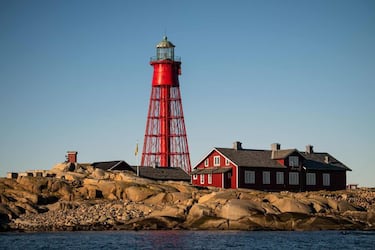 Una mujer pasa una semana sola en una isla viendo cine