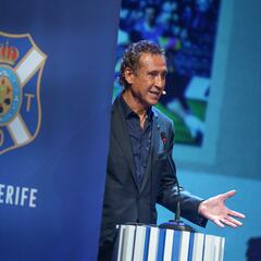 Insignia de Oro y Brillantes para Jorge Valdano