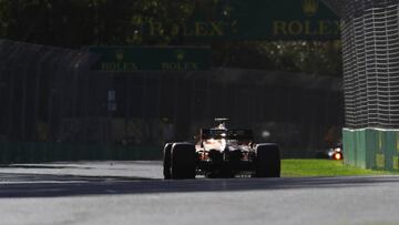 MELBOURNE, AUSTRALIA - MARCH 25: Stoffel Vandoorne of Belgium driving the (2) McLaren F1 Team MCL33 Renault on track during the Australian Formula One Grand Prix at Albert Park on March 25, 2018 in Melbourne, Australia.  (Photo by Mark Thompson/Getty Imag