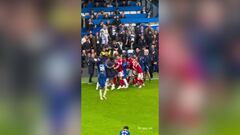 Lo que hacen João y Palmer en la pelea entre 20 del Chelsea y del Forest que ha sido viral al instante