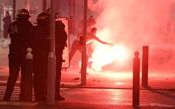 Los ultras del Marsella y el Lazio se enfrentaron en los alrededores del Stade Vélodrome antes y después del partido que enfrentaba a sus respectivos equipos en la Europa League. Hubo cuatro heridos leves por consecuencia de dichos enfrentamientos.