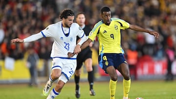 Isak, durante el partido contra Kosovo.
