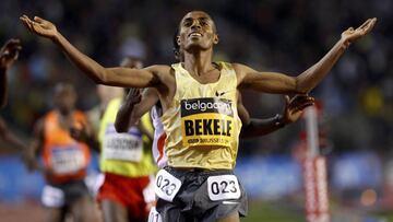Kenenisa Bekele cruza la línea de meta en la prueba de 5.000 metros de la IAAF Golden League Memorial Van Damme disputada en Bruselas.