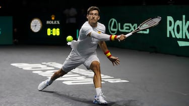 Pablo Carreño, durante su partido ante Marin Cilic en la Davis de Málaga.