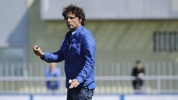 Imanol Idiákez, entrenando al AEK Larnaca.