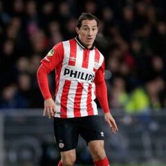 El PSV vence al Den Haag y se afianza en la punta