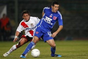 Nelson Pinto se consolidó en Universidad de Chile, antes de partir al Tecos de México el 2005. Estuvo cinco años defendiendo a ambos equipos en distintos periodos. Palestino fue su último club en el 2012.