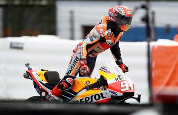 Marc Márquez celebra la victoria de carrera. 