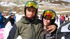 Yago Dominguez y Yara Dominguez tras la prueba de snowboard en la estaci&oacute;n de esqu&iacute; y monta&ntilde;a de Alto Campoo que les coronaba como campeones de la OA2 FuSSSion 2019, prueba combinada de skate, surf y snowboard, los deportes &#039;glis