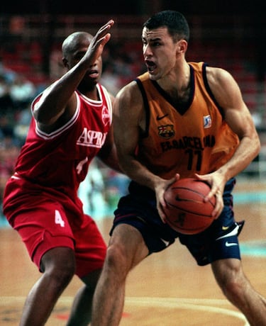 Un súper talento al que siempre rodeó la polémica: problemas contractuales, líos por su inclinación nacionalista, condena por violencia doméstica después de su retirada… Milan Gurovic era un alero de 2,07 con unas facultades formidables. Después de promediar 17,2 puntos en el Peristeri, el Barça pagó (un récord en España por entonces) 500 millones de pesetas para sellar su traspaso. Sin embargo, en sus dos temporadas en el club no lució: 11 puntos de media en el primero, 9 en el segundo. Arturas Karnisovas y el ascendente Pau Gasol le fueron quitando el sitio y el Barça acabó facilitando su salida. “Como costé 500 millones, creían que sería Michael Jordan y metería 50 puntos todos los días”, dijo después. Tras salir del Barça, tuvo un brillante paso (2001-03) por el Unicaja.