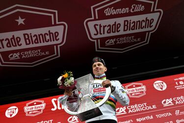 Pogacar es el primer portador del maillot arcoíris en ganar la Strade y en el único ganador hasta el momento de dos ediciones consecutivas.