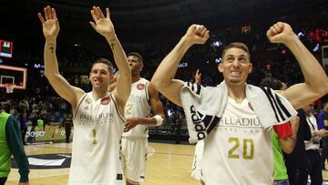 Los jugadores del Real Madrid celebran la victoria ante el RETAbet Bilbao Basket en la Copa del Rey.