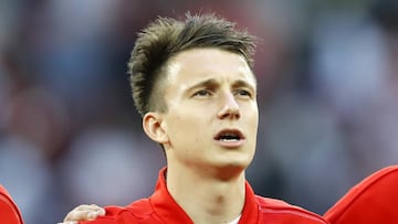 Aleksandr Golovin canta el himno nacional ruso durante este Mundial.