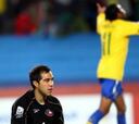 Bravo es el arquero chileno más goleado por Brasil