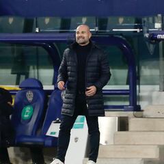 Paco López: "El Atlético, de una u otra forma, te somete"