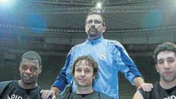 <b>CON SABOR VERDINEGRO.</b> Plaza, Hamilton, López y Mumbrú han vivido ante el Barça más de un derby... catalán. Lo único bueno es que si pierdes un Madrid-Barça no tienes que escuchar las risas del vecino toda la semana, porque está a 600 kilómetros, dice Hamilton. Para Mumbrú es un partido especial y Raúl elogia el talento de sus rivales hoy, Lakovic y Ukic. Plaza recuerda un Barça-Joventut en el que Dueñas hizo falta adrede a Tabak para que éste fallase los tiros libres. Falló los dos y perdimos el partido.