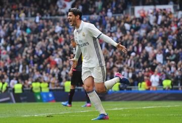 MADRID, SPAIN - FEBRUARY 18: Alvaro Morata of Real Madrid celebrates after scoring Real's opening goal during the La Liga match between Real Madrid CF and RCD Espanyol at the Bernabeu stadium on February 18, 2017 in Madrid, Spain.
