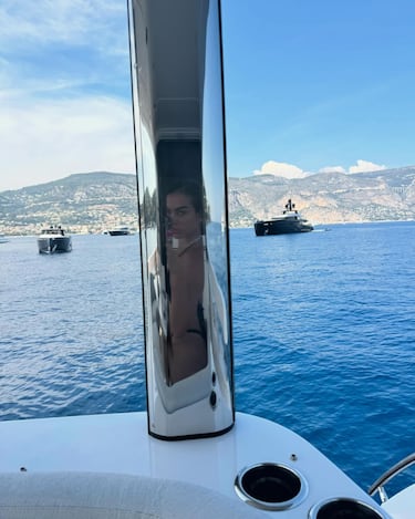 Cristiano tendrá un trofeo más en su extensa britina tras recibir de manos de Aleksander Ceferin, presidente de la UEFA, el trofeo que le reconoce como el mejor goleador de la Champions League. El evento se celebró en Mónaco y la pareja no dudo de disfrutar los días durante su estancia. "Feliz por estar junto a él en este día tan especial. Te mereces lo mejor del mundo mi amor. Te amamos", comentó la empresario en sus redes sociales.