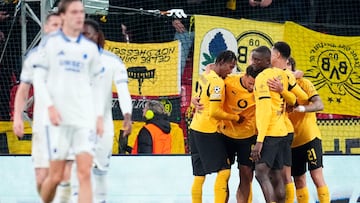 Los jugadores del Dortmund festejan la victoria ante el Copenhague.