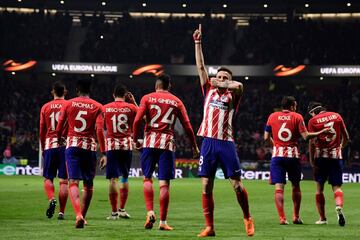 Saúl celebrates