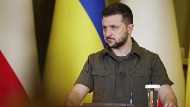 Zelenski destituye al comandante de la Fuerza Aérea después de estrellarse un caza F-16