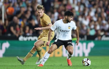 Eray Comert y Frenkie de Jong.