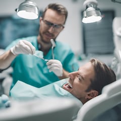 A woman spends $33,000 to change her teeth, the dentist loses his license and she ends up with no teeth: “It was a big decision to do it”