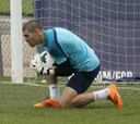 Van Gaal le propone a Valdés que se entrene con el United