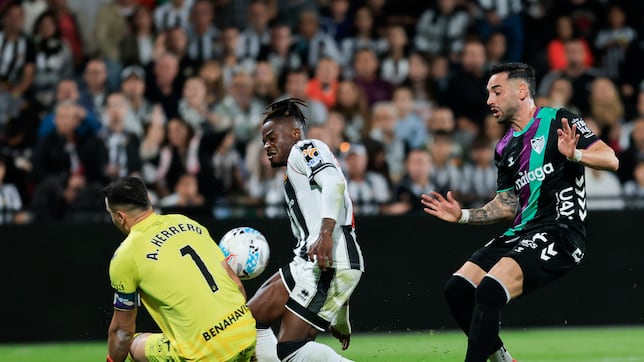 Camara y Doué rescatan una épica victoria en el descuento