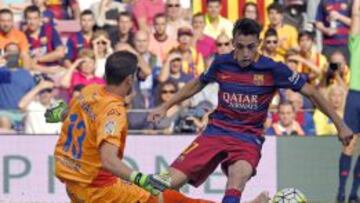 AYER. Munir salió a jugar por Messi y fue relevado por Sandro.