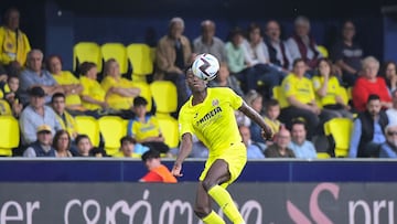 Villareal's Senegalese forward Nicolas Jackson controls the ball during the Spanish league football match between Villarreal CF and Cadiz CF at La Ceramica stadium in Vila-real on May 24, 2023. (Photo by Jose Jordan / AFP)