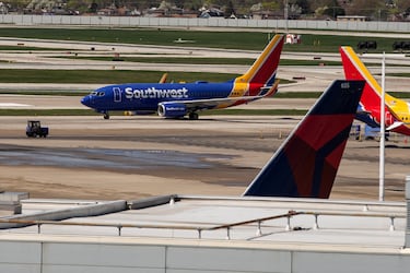 Stop doing this on planes: Flight attendants are secretly fed up