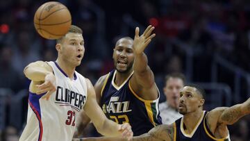 PBX08. Los Angeles (United States), 30/10/2016.- Los Angeles Clippers Blake Griffin (L) passes while guarded by Utah Jazz Boris Diaw of France (C) and George Hill (R) in early action of their NBA game in Los Angeles, California, USA 30 October 2016. (Baloncesto, Francia, Estados Unidos) EFE/EPA/PAUL BUCK