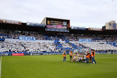 El tifo con el que ha sido recibido Zapater.
