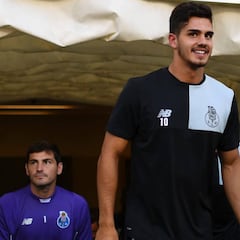 El guiño de André Silva a Casillas cuando le preguntan por Buffon
