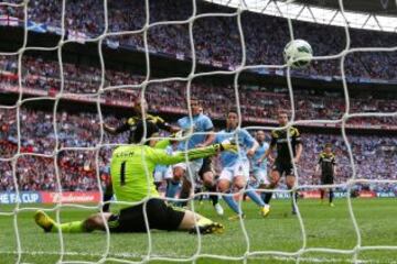 Nasri dispara a puerta y adelanta al City en la semifinal ante el Chelsea.