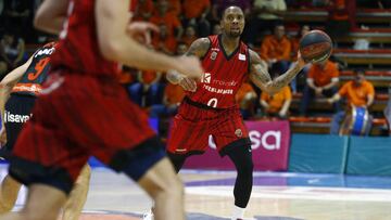 E.J. Rowland, durante el partido entre el Fuenlabrada y el Valencia Basket.