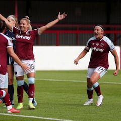 Adriana Leon, la extremo que interesa a Real Madrid y Barça