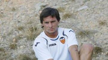 <b>EXPECTATIVAS. </b>Piatti conoció a sus nuevos compañeros, recibió las primeras órdenes de Emery y recibió el cariño de la afición.