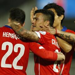 Aránguiz lidera el grupo de los retornados a la Selección