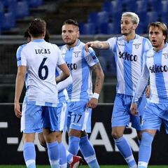 Casi todos los favoritos se clasificaron para los octavos