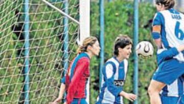 <b>DESOLACIÓN. </b>El Barça se metió en zona de descenso el día que perdió por 1-7 ante el Espanyol.